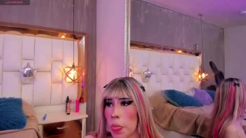 Snapshot of foxxy_dolce chatting on April 2026 09:39:33 PM Foxxy online show from April 2026 09:39:33 PM