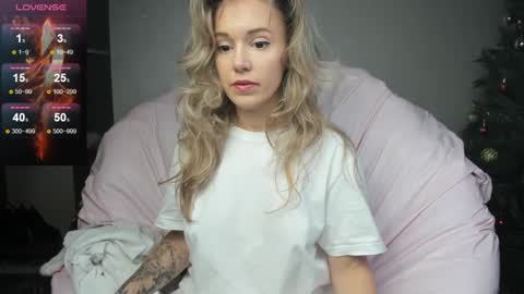 Snapshot of foxy_blond chatting on December 2024 09:11:02 AM Foxy online show from December 2024 09:11:02 AM
