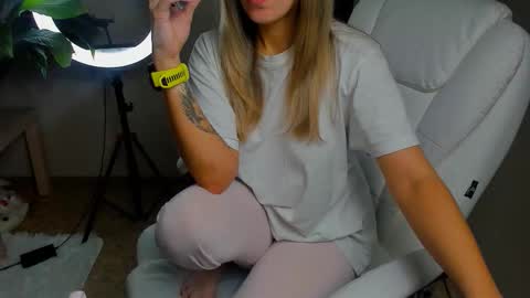 Foxy online show from October 2025 11:26:02 PM