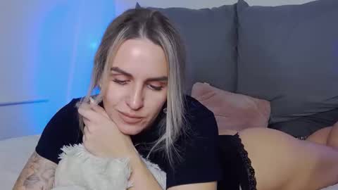 Foxy Kimmi online show from November 2025 07:09:01 AM