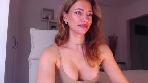 Adela - Single mom. 40 y online show from November 2025 07:40:01 AM