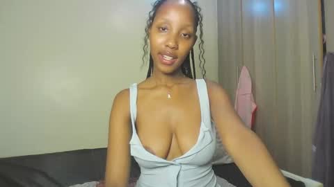 Snapshot of foxyatmidnite chatting on May 2026 12:29:01 AM foxyatmidnite online show from May 2026 12:29:01 AM