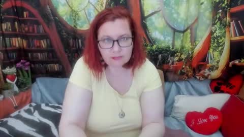 Snapshot of foxydesiree chatting on May 2026 08:32:01 PM foxydesiree online show from May 2026 08:32:01 PM