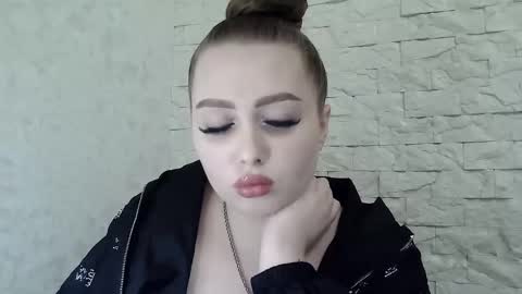 Snapshot of foxyflaree chatting on December 2025 06:24:02 PM Alice online show from December 2025 06:24:02 PM