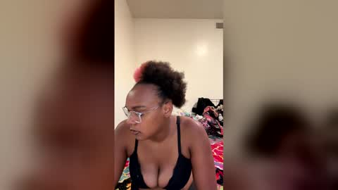 Snapshot of foxygoddess18 chatting on May 2026 04:23:01 PM foxygoddess18 online show from May 2026 04:23:01 PM