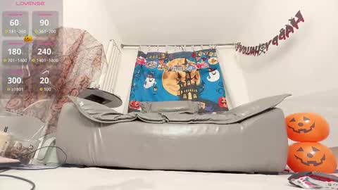 yiyi online show from October 2025 12:02:02 PM