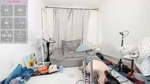 yiyi online show from November 2025 08:14:01 AM