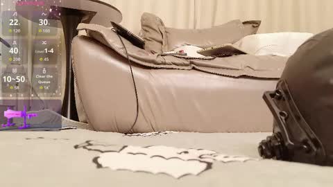 yiyi online show from April 2026 11:59:02 AM