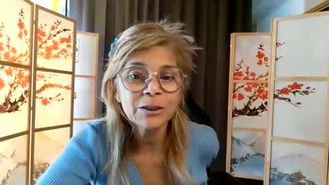 Snapshot of francelune chatting on June 2026 02:06:02 PM francelune online show from June 2026 02:06:02 PM