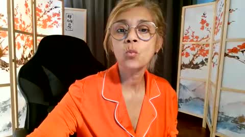 Snapshot of francelune chatting on June 2026 03:33:01 PM francelune online show from June 2026 03:33:01 PM