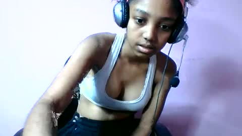 Snapshot of francia333068 chatting on June 2026 08:01:02 AM francia333068 online show from June 2026 08:01:02 AM