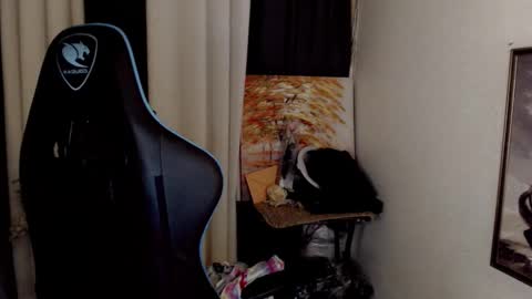 Snapshot of francine_moore chatting on December 2024 06:54:01 AM Francine online show from December 2024 06:54:01 AM