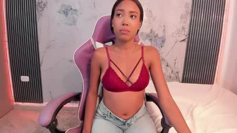 Snapshot of francis_leams chatting on May 2026 05:27:02 AM Laura online show from May 2026 05:27:02 AM
