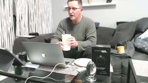 Snapshot of frank49m chatting on February 2025 01:37:02 PM Frank online show from February 2025 01:37:02 PM