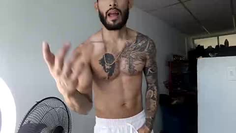 Snapshot of frankdanielsmolano chatting on April 2026 06:24:02 PM frankdanielsmolano online show from April 2026 06:24:02 PM