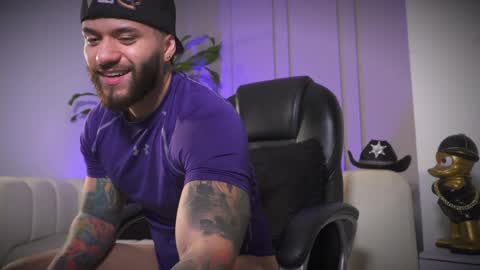 Snapshot of frankfarrellx chatting on May 2026 08:27:02 PM Frank Farrell. Hey remember to give me a thumbs up Ty online show from May 2026 08:27:02 PM