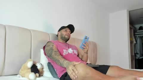 Snapshot of frankmyles01 chatting on May 2026 02:52:02 AM frank online show from May 2026 02:52:02 AM