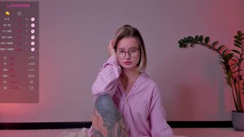 Snapshot of frannpalmer chatting on December 2025 05:53:01 PM Frann online show from December 2025 05:53:01 PM