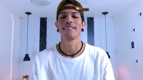 Franvill trato online show from November 2025 07:05:02 PM