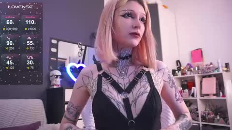 Snapshot of fraulein_mooon chatting on May 2026 09:12:02 PM Asya UwU online show from May 2026 09:12:02 PM