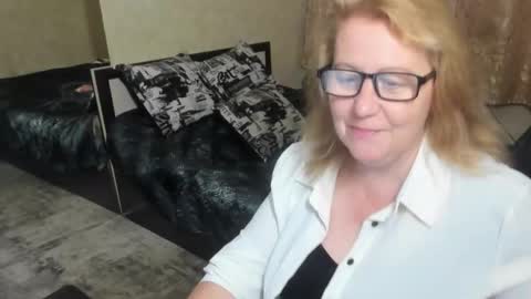 FrauMartha online show from November 2025 01:33:01 PM