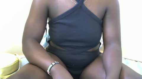 Snapshot of freaky_dolly chatting on February 2025 08:04:01 AM freaky_dolly online show from February 2025 08:04:01 AM