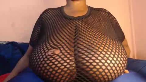 Snapshot of freakyboobsxx chatting on June 2026 02:17:02 PM Kimmy online show from June 2026 02:17:02 PM