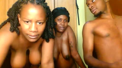 freakyg292511 online show from December 2025 12:03:02 PM