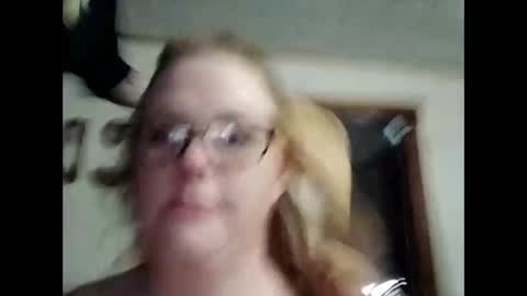 Snapshot of frecklesandsparky chatting on June 2026 06:39:01 AM frecklesandsparky online show from June 2026 06:39:01 AM
