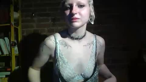 Lily Red online show from April 2026 04:10:02 AM