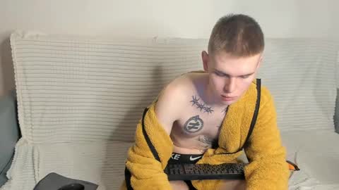 fredd_xanderrs online show from January 2025 10:12:02 PM