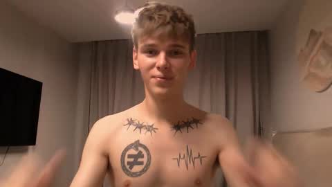 fredd_xanderrs online show from October 2025 08:08:02 PM