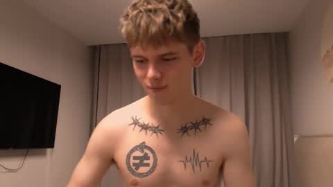 fredd_xanderrs online show from October 2025 03:11:02 PM