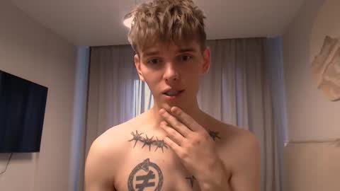 fredd_xanderrs online show from October 2025 09:49:01 AM