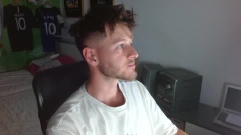 Snapshot of freddy_star chatting on May 2026 09:33:01 PM Frederick Perin online show from May 2026 09:33:01 PM