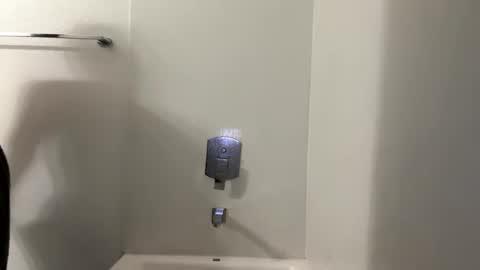 Snapshot of freesoulmovement chatting on January 2025 04:17:01 AM jasmineandaladin69 online show from January 2025 04:17:01 AM