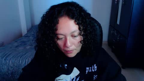 Louise  online show from November 2025 01:00:01 PM