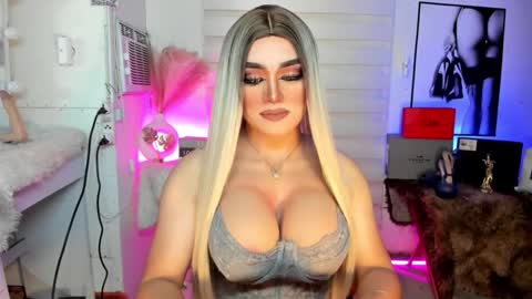 Snapshot of freya_lovestocum chatting on September 2025 02:15:02 AM Miss Frea  online show from September 2025 02:15:02 AM