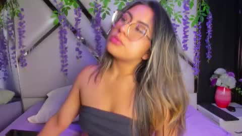 Snapshot of freya_miller_ chatting on May 2026 03:35:01 AM Freya online show from May 2026 03:35:01 AM