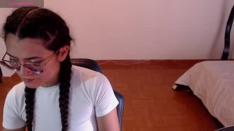 Snapshot of freyarouge chatting on April 2026 03:37:02 PM freyarouge online show from April 2026 03:37:02 PM