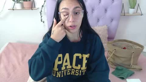 Freyja online show from September 2025 07:03:02 PM