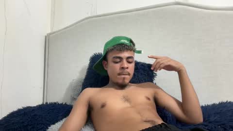 freyva_ online show from September 2025 03:19:01 AM