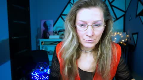 Snapshot of fridatander chatting on December 2024 09:11:02 AM Frida Tander online show from December 2024 09:11:02 AM