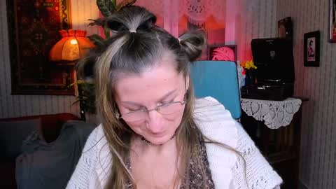 Snapshot of fridatander chatting on January 2025 03:33:01 PM Frida Tander online show from January 2025 03:33:01 PM