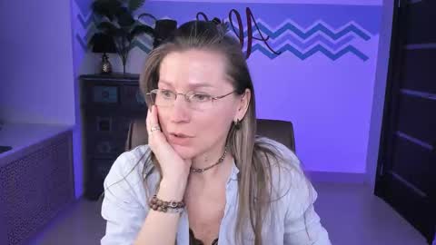 Snapshot of fridatander chatting on March 2025 03:20:02 PM Frida Tander online show from March 2025 03:20:02 PM
