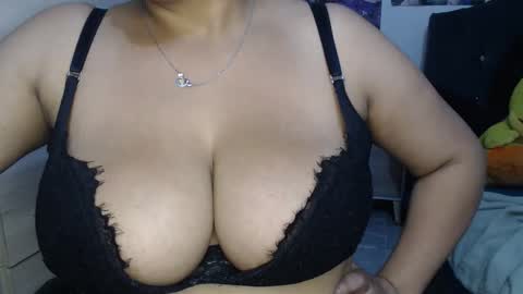 Mia and Gary  online show from November 2025 02:34:01 AM