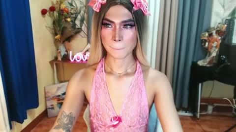 Snapshot of fuckingtransangel chatting on June 2026 03:25:01 AM ANGELICA FOX online show from June 2026 03:25:01 AM