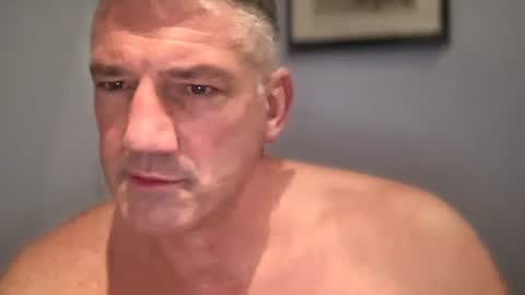 fullback_15 online show from October 2025 03:25:01 PM