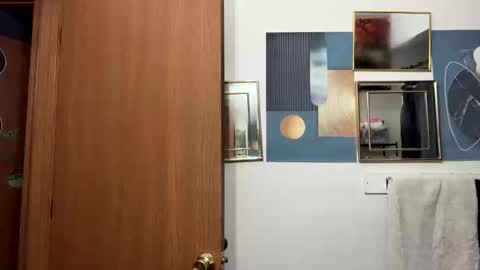 Linnys Palace online show from December 2025 06:45:02 PM