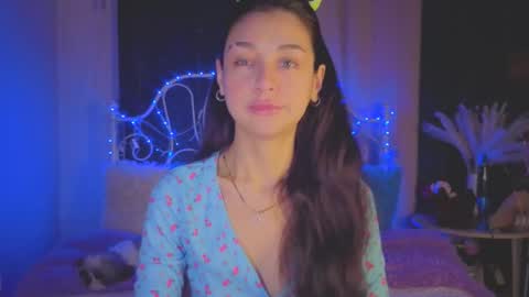 Tiffany online show from October 2025 02:30:01 AM